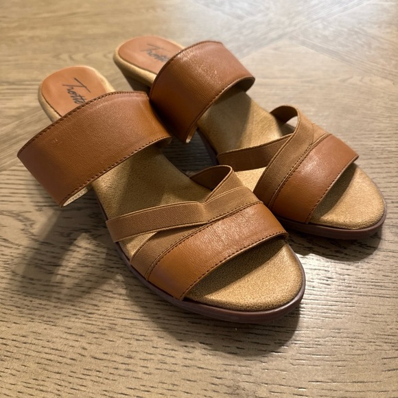 Trotters Women's Heeled Sandals Sand Nubuck 8.5M - Picture 1 of 4